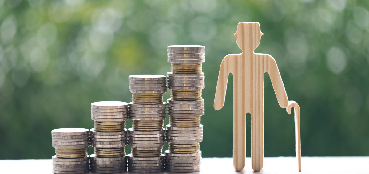 Imagem da notícia: Aposentados e pensionistas do INSS começam a receber o 13º salário